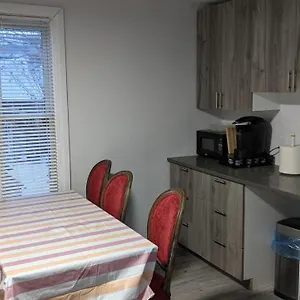 Apartment Gigi's Oasis By The Falls, Niagara Falls